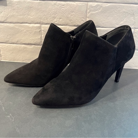 Charles by Charles David sz 7 black suede pointy toe heeled ankle booties - Picture 2 of 11